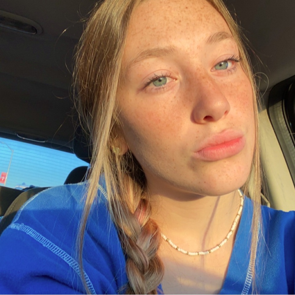 Meet your Posher, Alexis